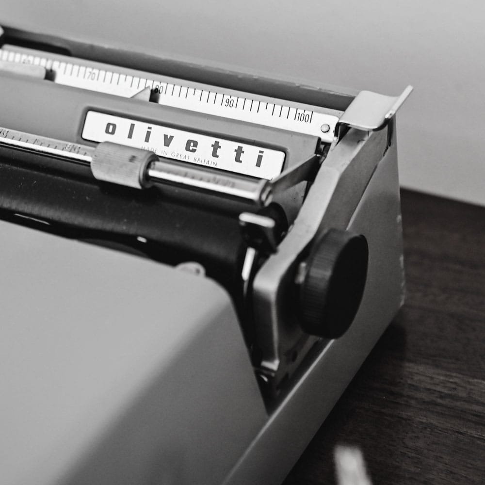 Immagine di una macchina da scrivere Olivetti - Preview